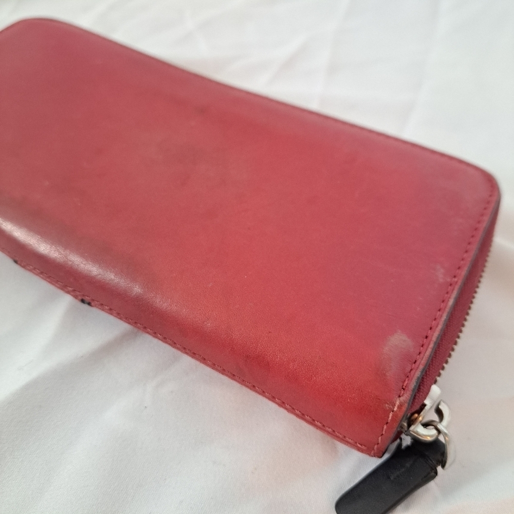 Tumi | Red leather ladies Wallet and black trim - Picture 6 of 14